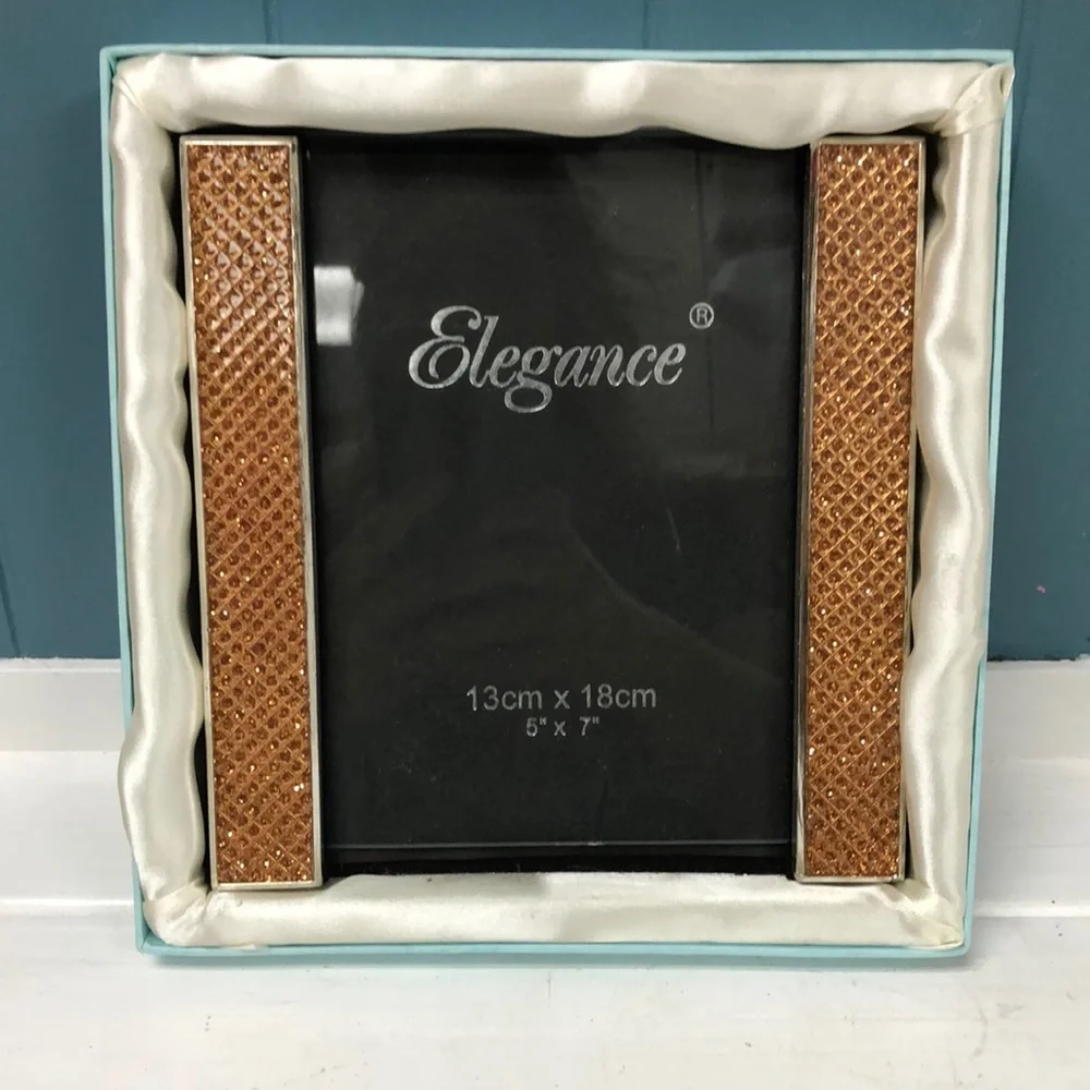 Pink blinged out Elegance 5” x 7” picture frame‎